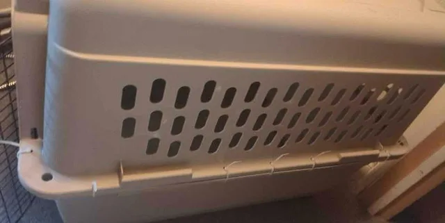 Plastic large pet kennel thumbnail