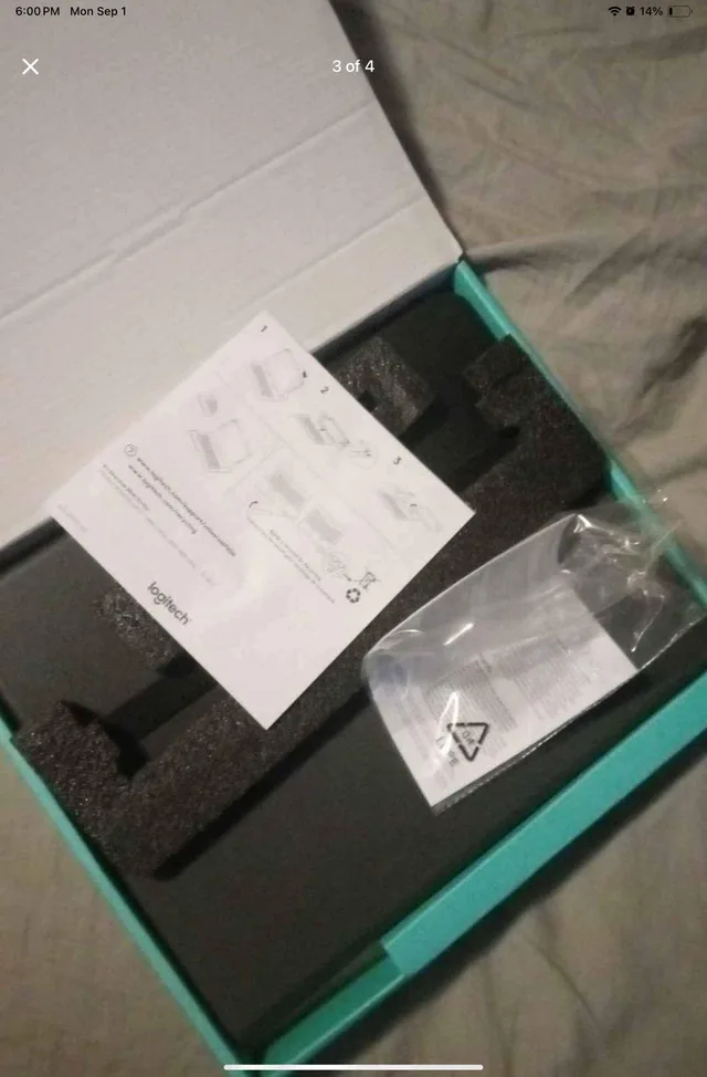 Logitech Tablet accessory folio with keyboard image indicator(2)