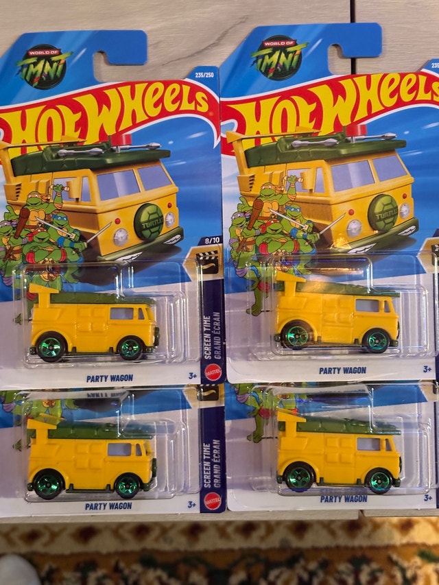 Hot Wheels TMNT Party Wagon