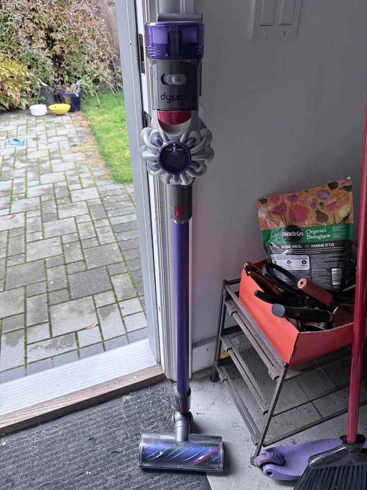 Dyson V8 Origin Cordless Vacuum (SV25)