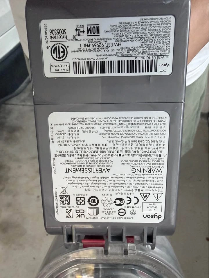 Dyson V8 Origin Cordless Vacuum (SV25) - photo 3