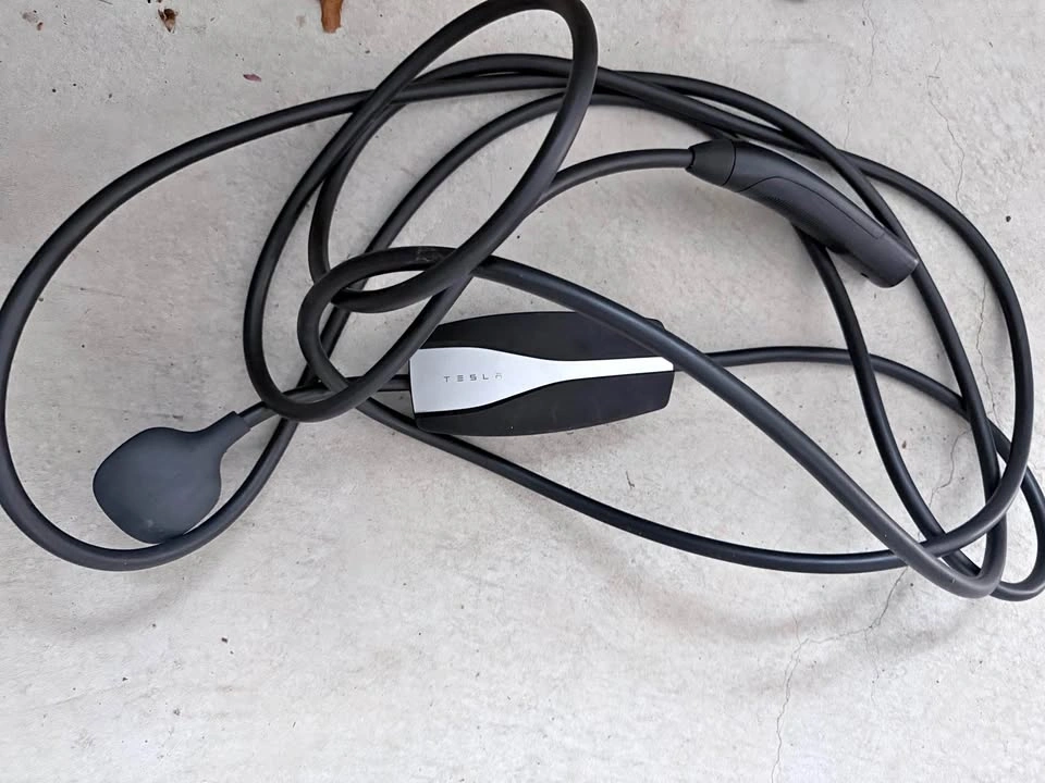 Tesla Mobile Connector