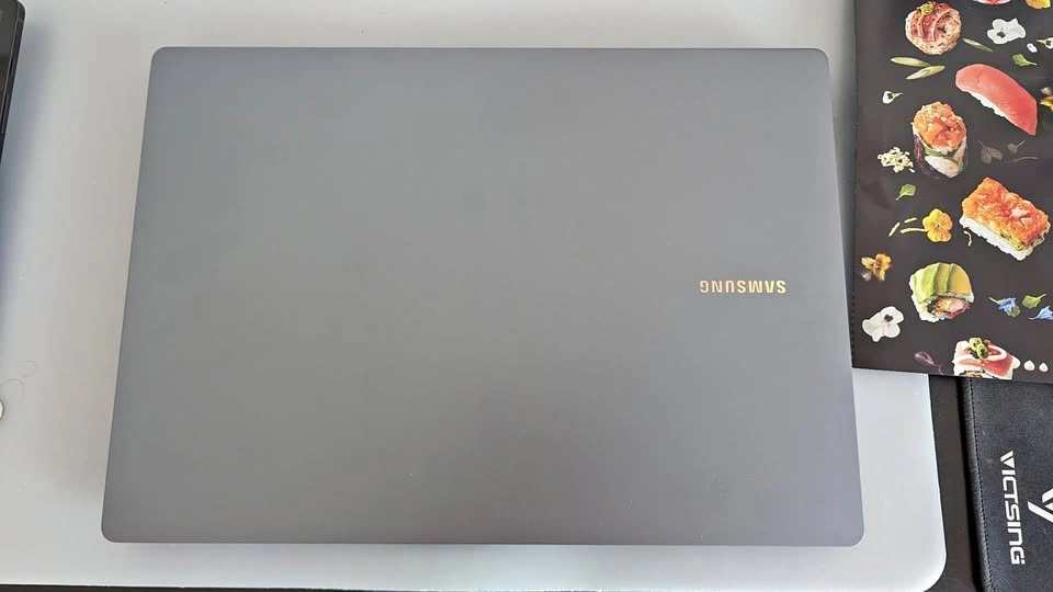 Galaxy Book 4 Ultra RTX 4070 32Gb Ram Intel Ultra 9 185H 1TB SSD