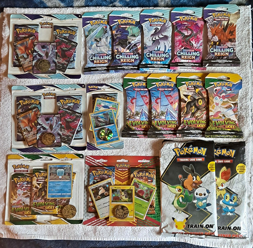 Pokémon TCG Chilling Reign & Evolving Skies Sealed Lot (16)
