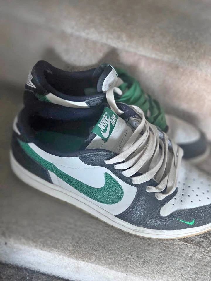 Jordan 1 Phantom pine green 1s size 8