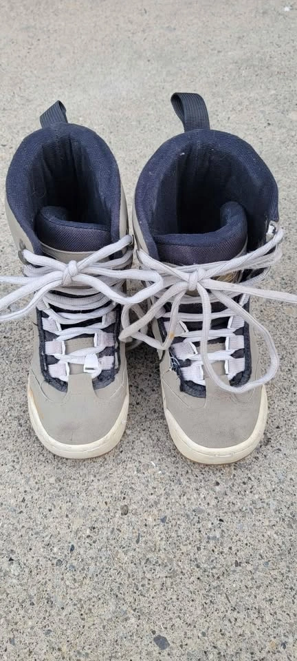 Kid's Lamar Snowboard Boots - Size 4