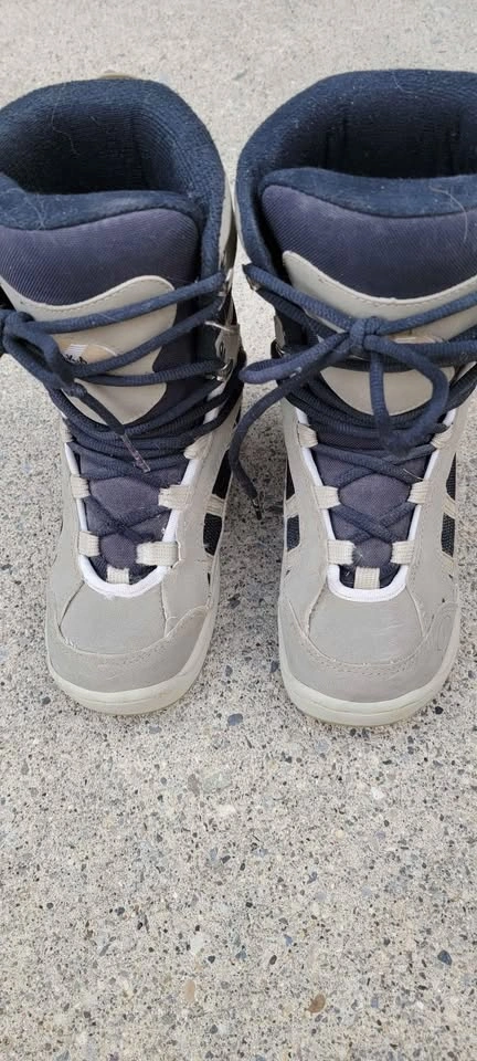 Kid's Lamar Snowboard Boots - Size 4
