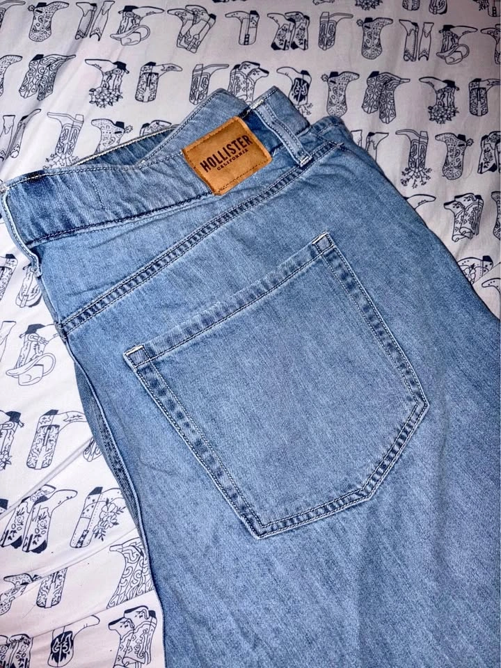 Hollister Ultra High-Rise Vintage Baggy Pant