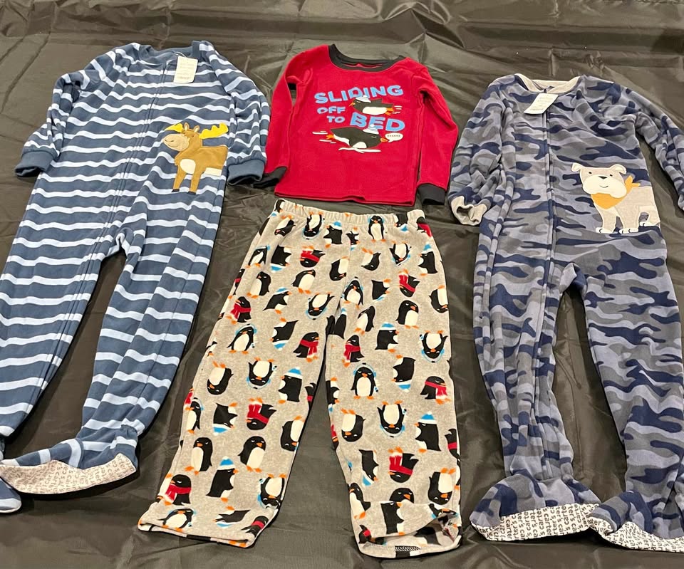 BNWT 5T Fleecy PJs