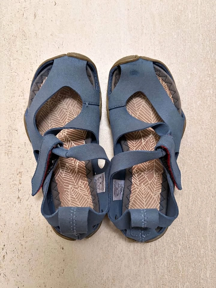 Wildling barefoot sandals Size US 12.5 (EU 30)