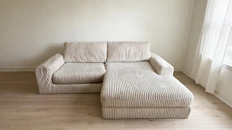 Delivery included!! Ashley Lindyn Sectional with Chaise - photo 2