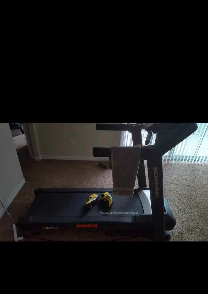 Schwinn 830 Treadmill - photo 4