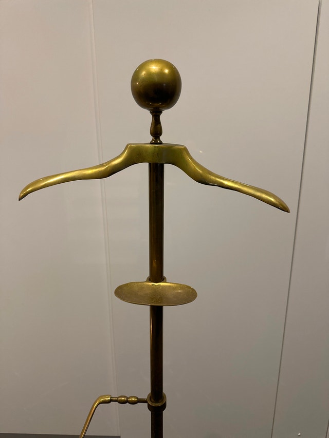 Vintage solid brass clothing valet stand - photo 2