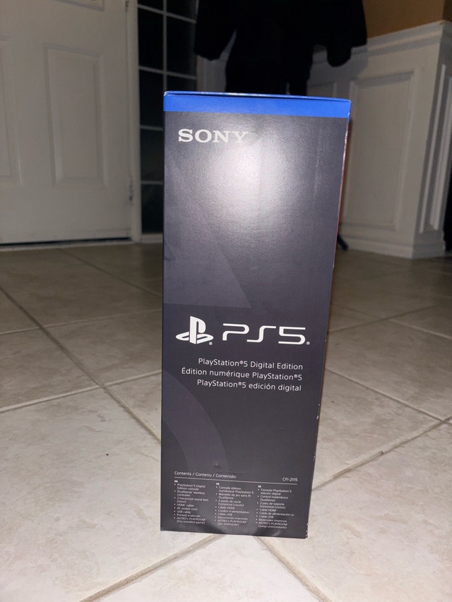 PlayStation 5 - Digital - 825gb *BRAND NEW* - photo 3