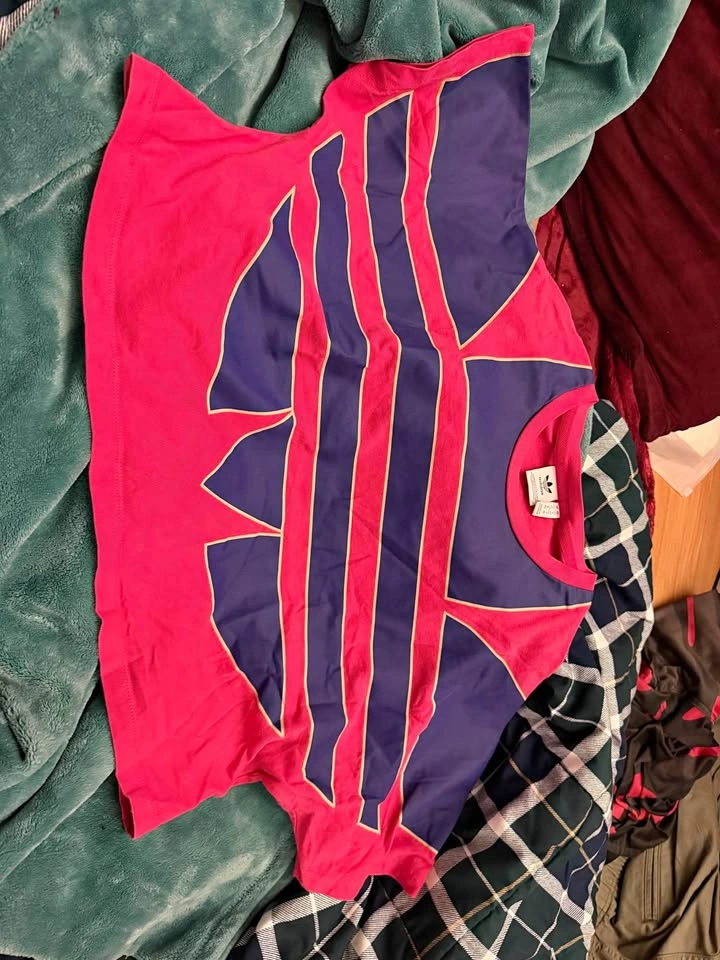 Adidas cropped top (size m)