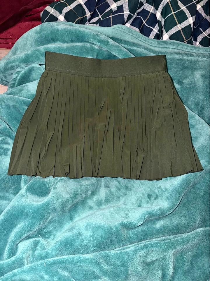 TNA tennis skirt (M)