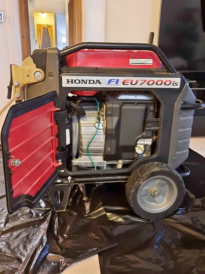 Honda EU7000is Fuel Injected Inverter Generator