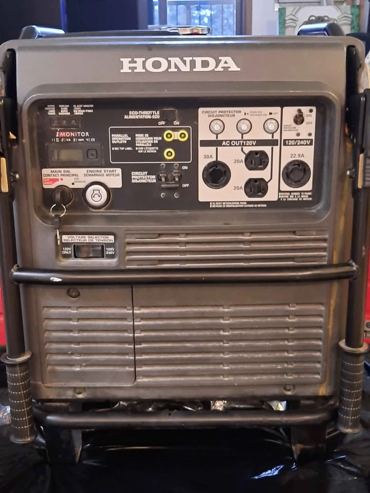 Honda EU7000is Fuel Injected Inverter Generator - photo 2