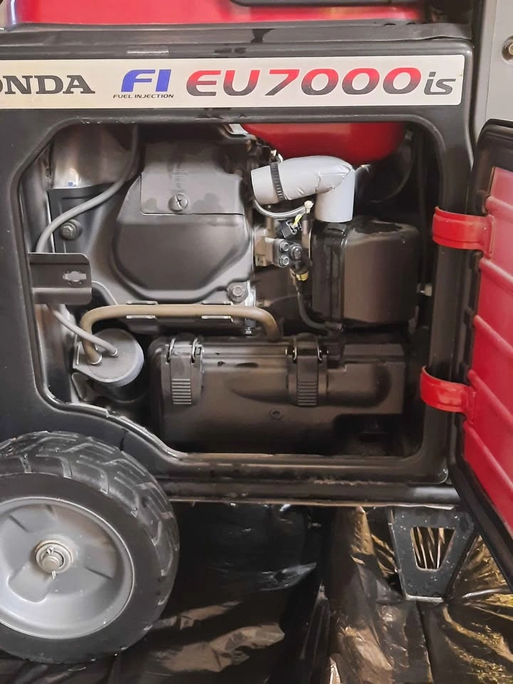 Honda EU7000is Fuel Injected Inverter Generator - photo 3