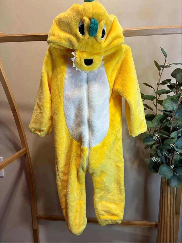 12 month old Halloween costumes $10 each - photo 3