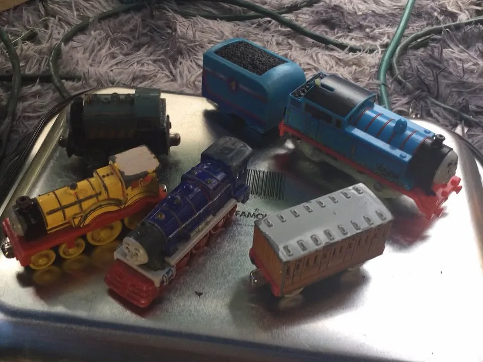 Retro Lot of 5 Thomas the train car lot image indicator(3)