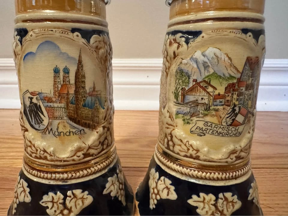 Authentic Pair of Vintage Original King German Beer Steins - photo 4