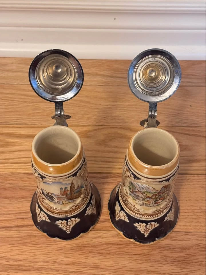 Authentic Pair of Vintage Original King German Beer Steins - photo 5