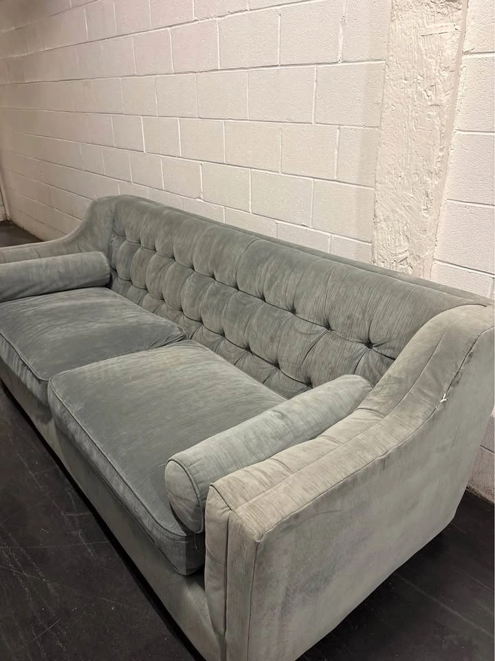 DELIVERY AVAILABLE Gray Tufted Couch / Sofa - photo 5