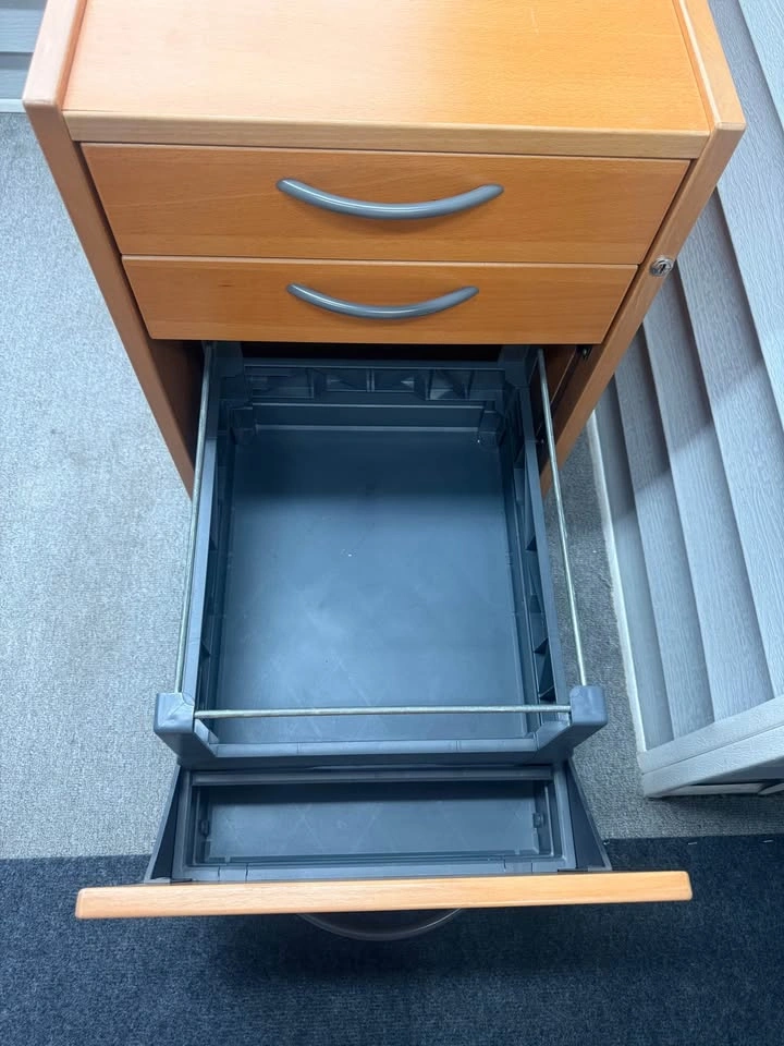 IKEA 3 Drawer Galant Locking Filing Cabinet - photo 4