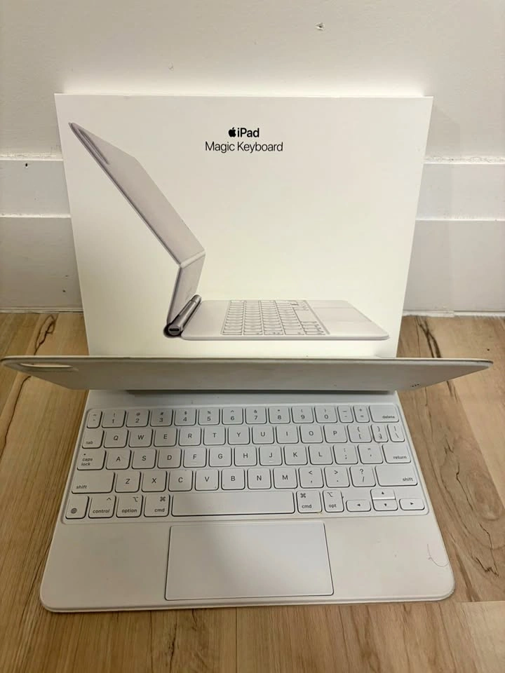 Apple Magic Keyboard iPad Air 5