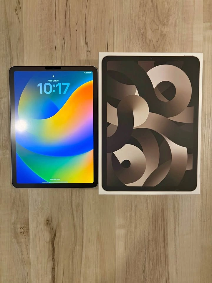 Apple iPad Air 5th Gen 256GB M1, Starlight | Mint Condition
