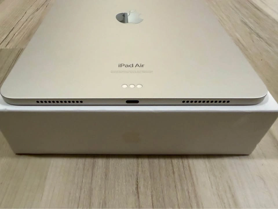 Apple iPad Air 5th Gen 256GB M1, Starlight | Mint Condition - photo 3