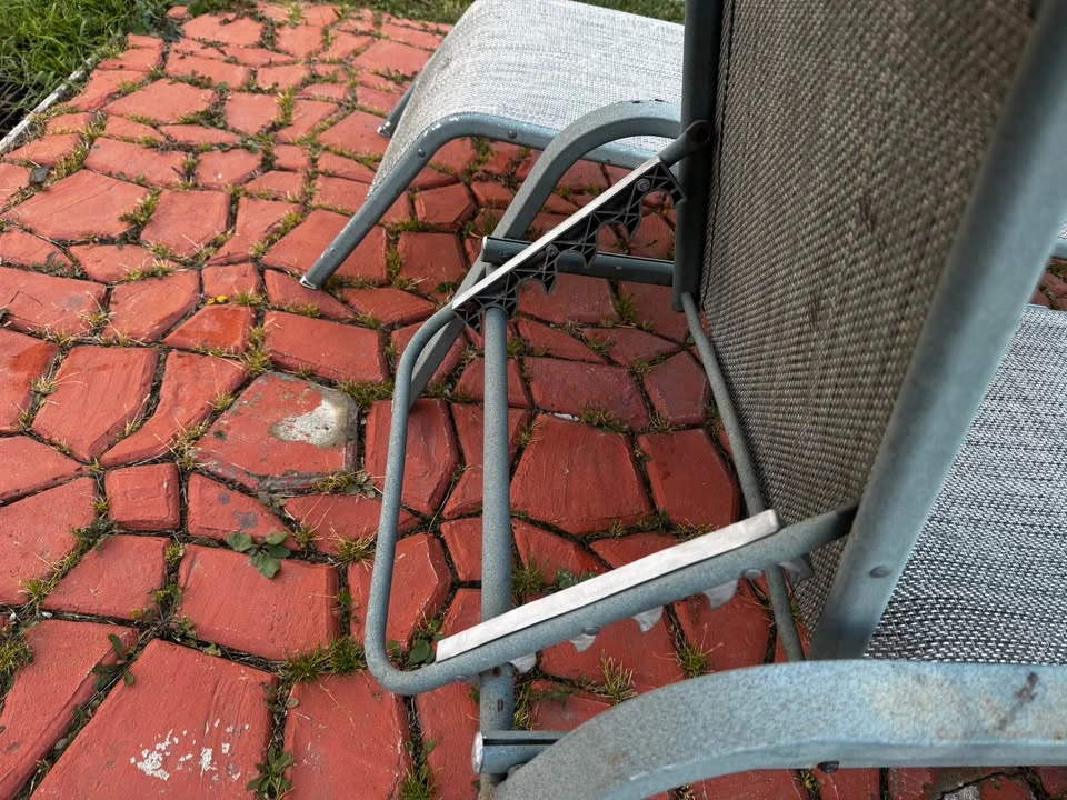 2 Outdoor Chaise Lounge Chairs - photo 2