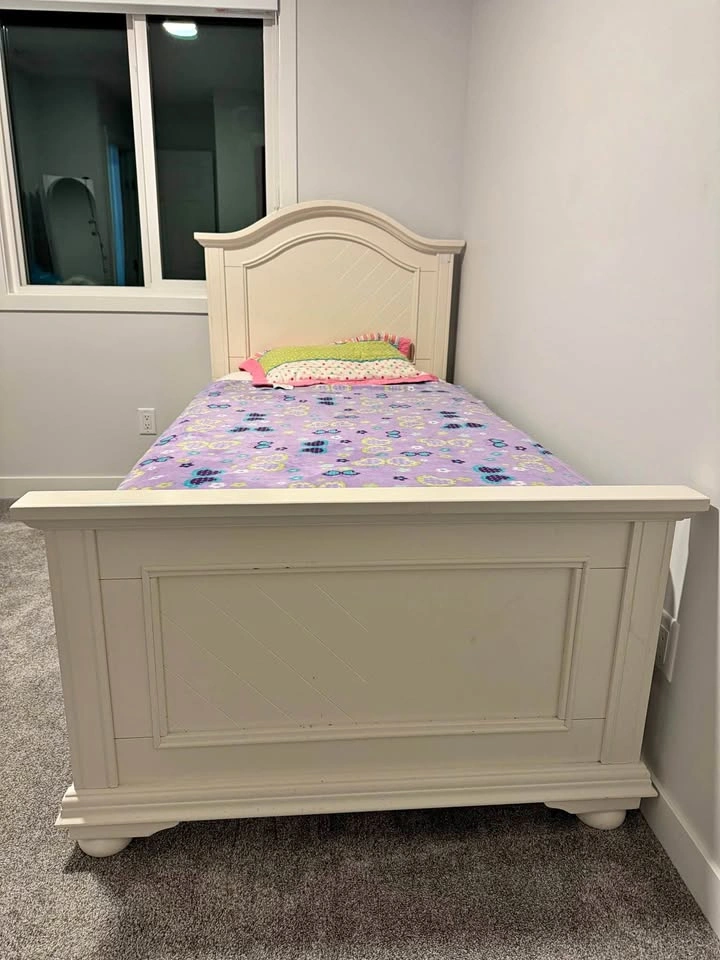 3-Piece White Twin Bedroom Set