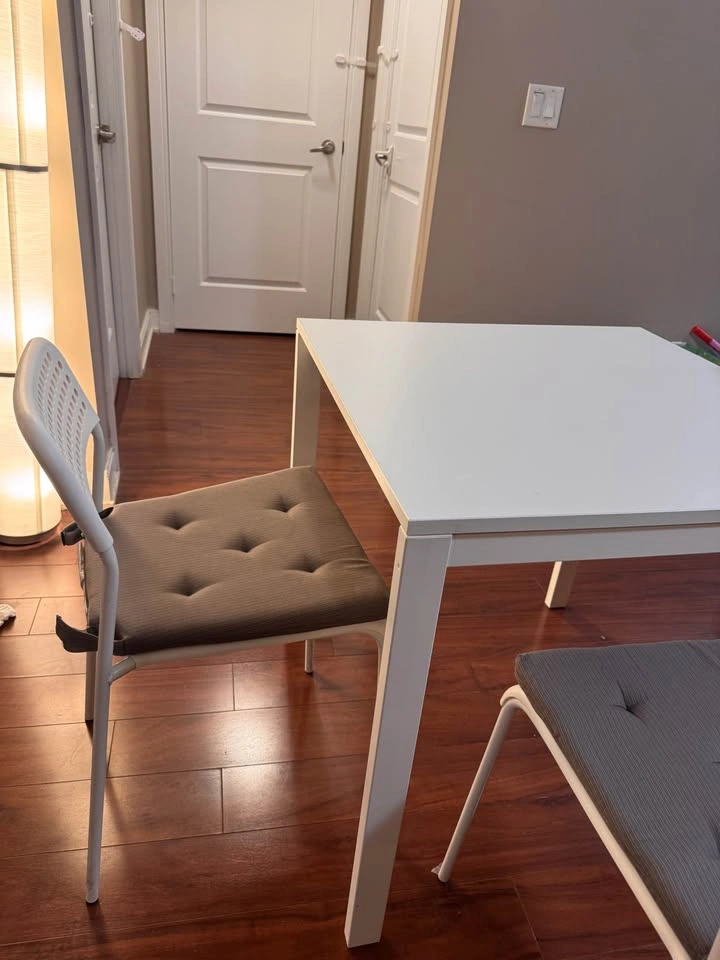 Ikea dining table with four chairs and pads, white - photo 3
