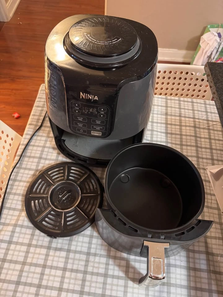 Ninja AF100C Air Fryer, 4-Qt Capacity, Charcoal Grey - photo 2