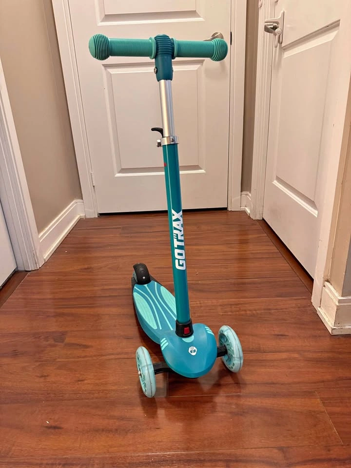 Gotrax KS1 Kids Kick Scooter, 3 Wheels for Boys & Girls 2-8