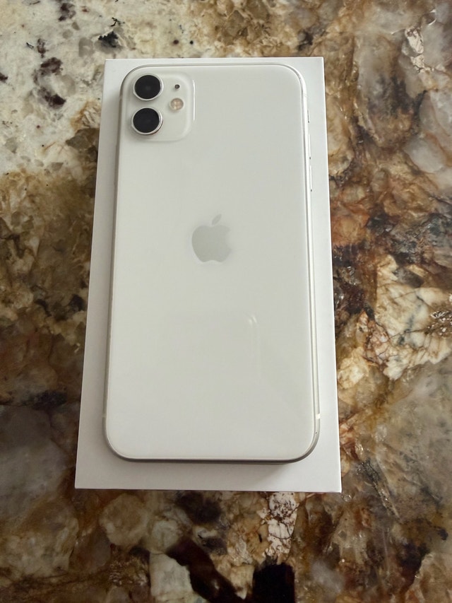 UNLOCKED iPhone 11 64GB - White - photo 2