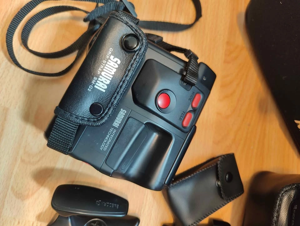 Kyocera Samurai X3.0 Half-Frame Film Camera Bundle - photo 3