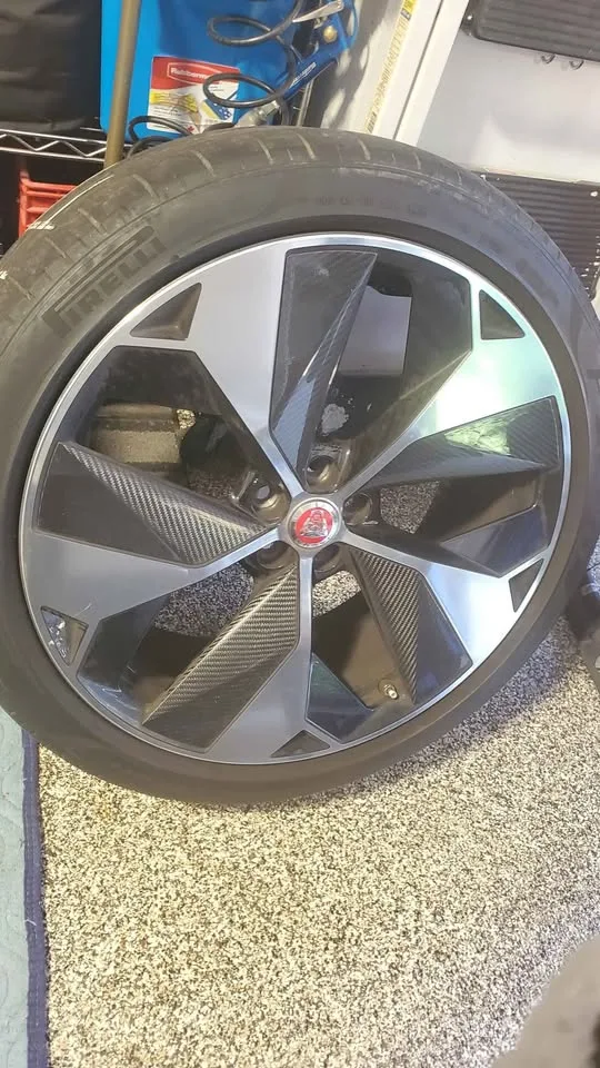 2019 Jaguar OEM 22 Carbon Rims image indicator(4)