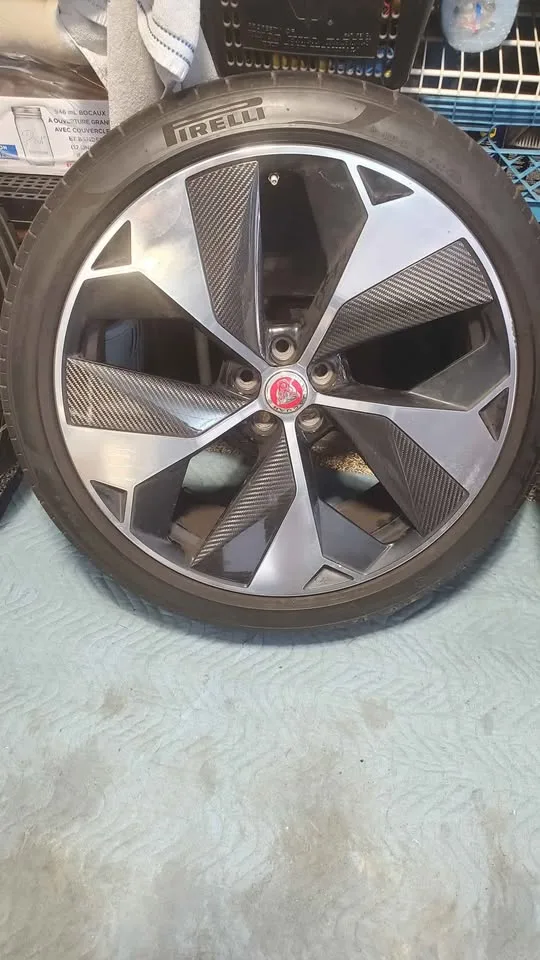 2019 Jaguar OEM 22 Carbon Rims image indicator(5)