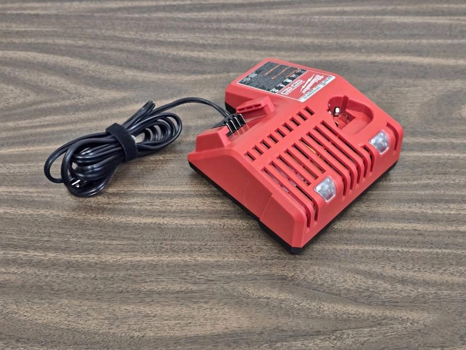 Milwaukee M12/M18 Multi-Voltage Battery Charger (48-59-1812)