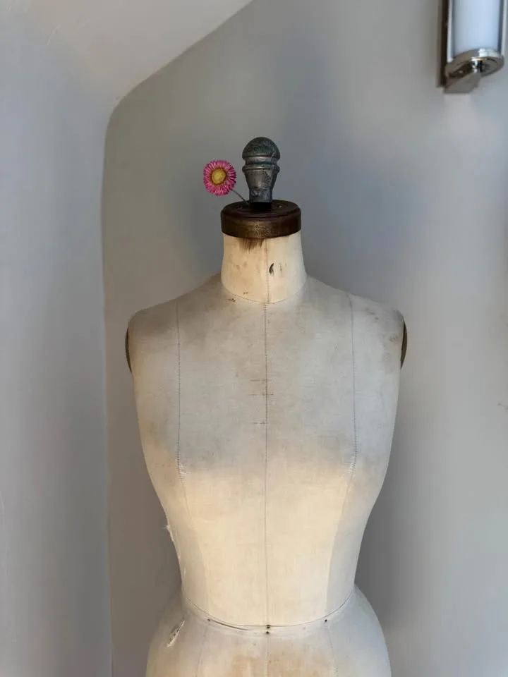Vintage Dress Form Mannequin (Toronto Base) image indicator(2)