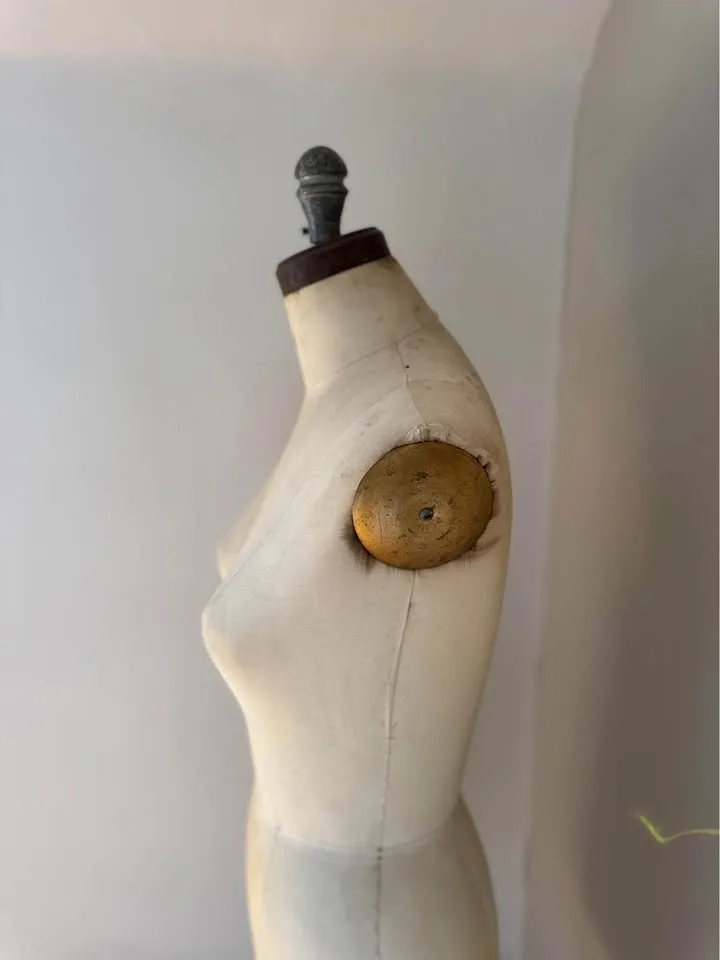Vintage Dress Form Mannequin (Toronto Base) image indicator(3)