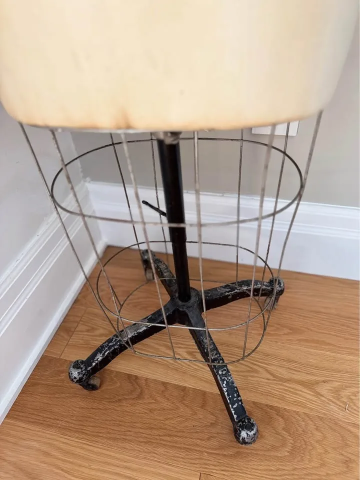 Vintage Dress Form Mannequin (Toronto Base) image indicator(6)