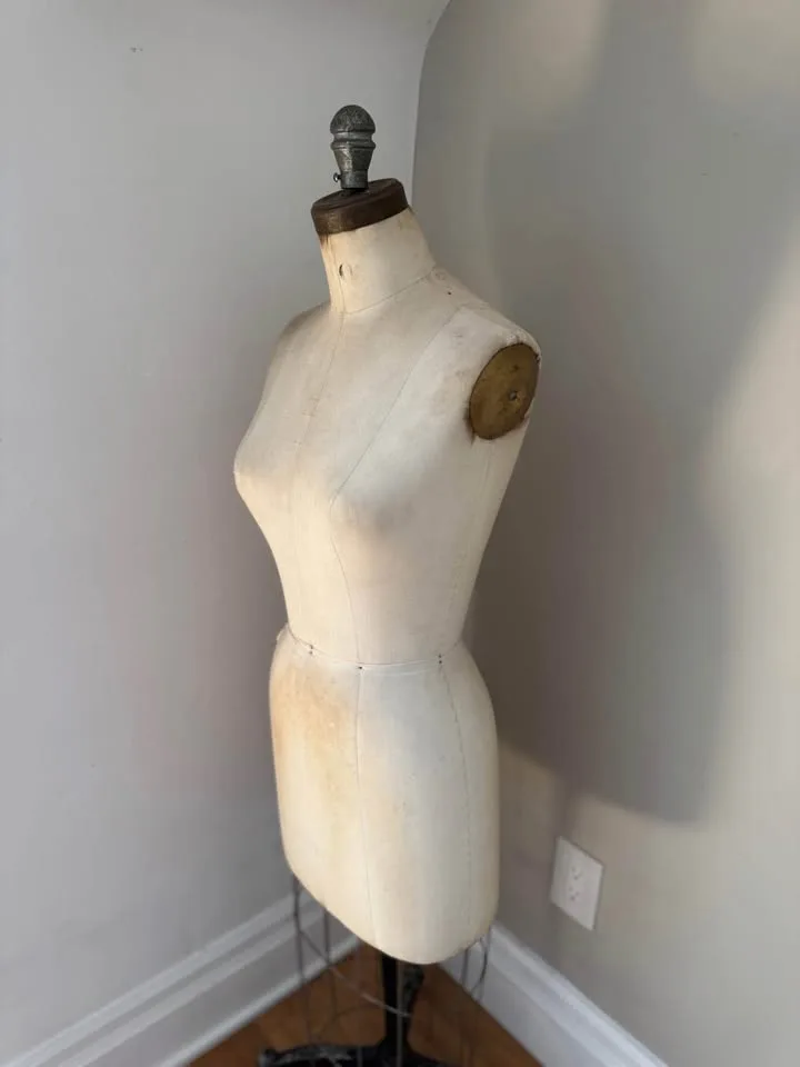 Vintage Dress Form Mannequin (Toronto Base) image indicator(7)