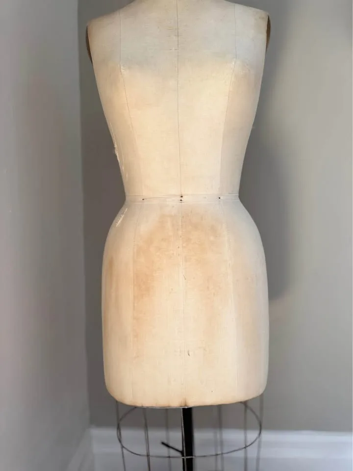 Vintage Dress Form Mannequin (Toronto Base) image indicator(8)