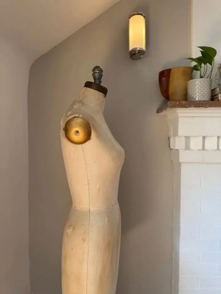 Vintage Dress Form Mannequin (Toronto Base) image indicator(9)