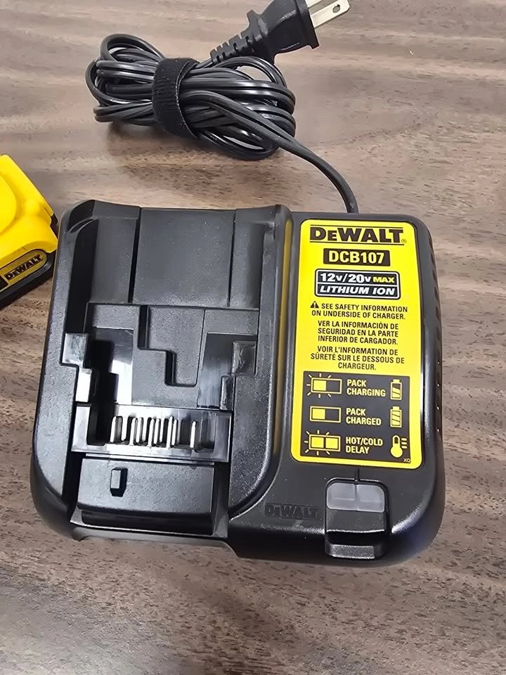 DeWalt 20V MAX XR Battery + DCB107 Charger Combo - photo 2