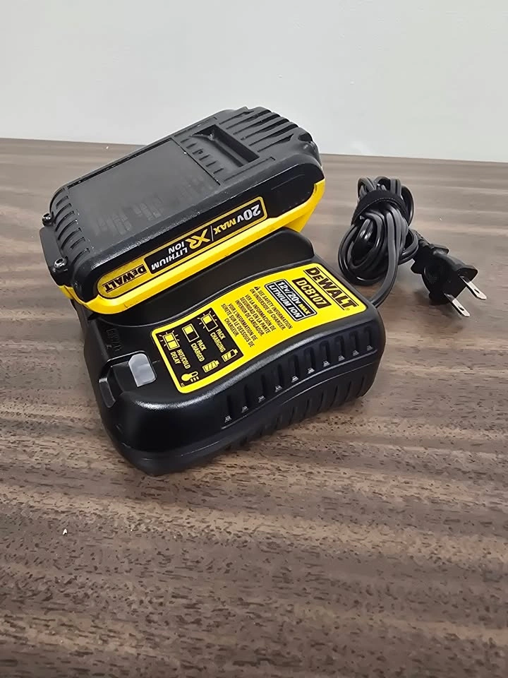 DeWalt 20V MAX XR Battery + DCB107 Charger Combo - photo 5